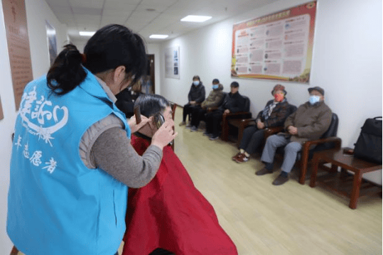 中建八局一公司裝飾公司啟動(dòng)金暉行動(dòng):裝飾公司
