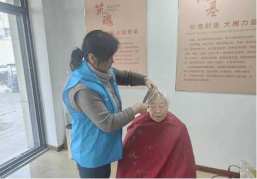 中建八局一公司裝飾公司啟動(dòng)金暉行動(dòng):裝飾公司
