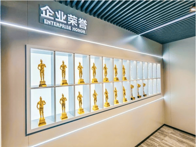中建六局裝飾公司連續(xù)10年獲中國(guó)建筑裝飾協(xié)會(huì)AAA企業(yè)信用等級(jí)認(rèn)證:裝飾公司
